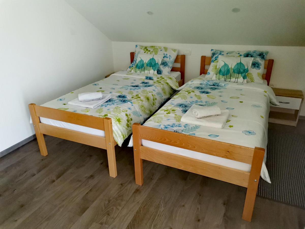 Apartmani "Marina" โอโทชาส ภายนอก รูปภาพ