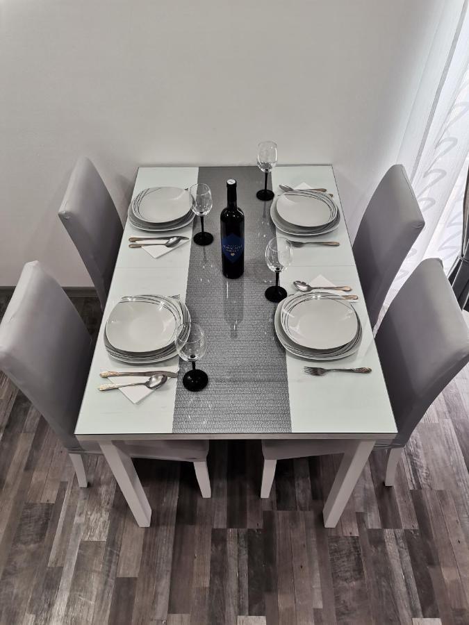 Apartmani "Marina" โอโทชาส ภายนอก รูปภาพ