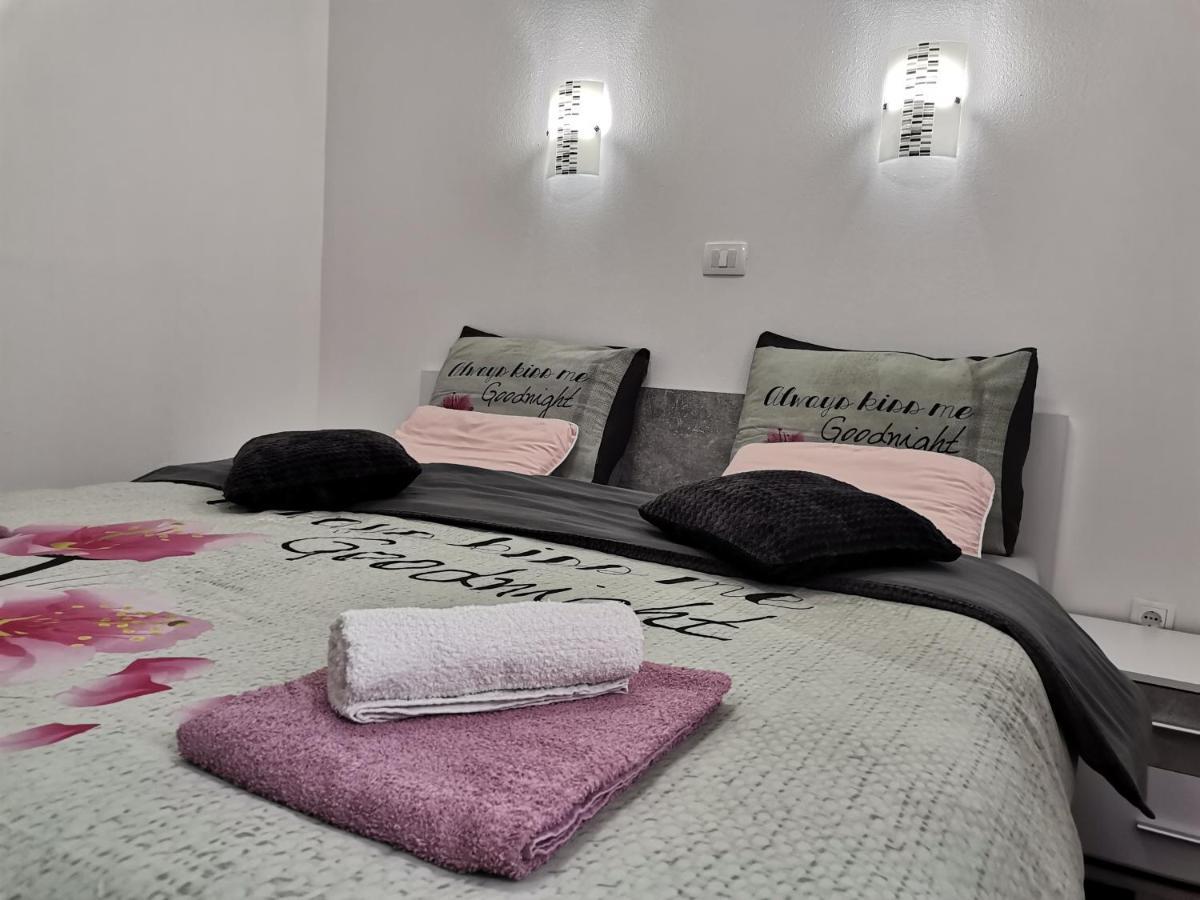 Apartmani "Marina" โอโทชาส ภายนอก รูปภาพ