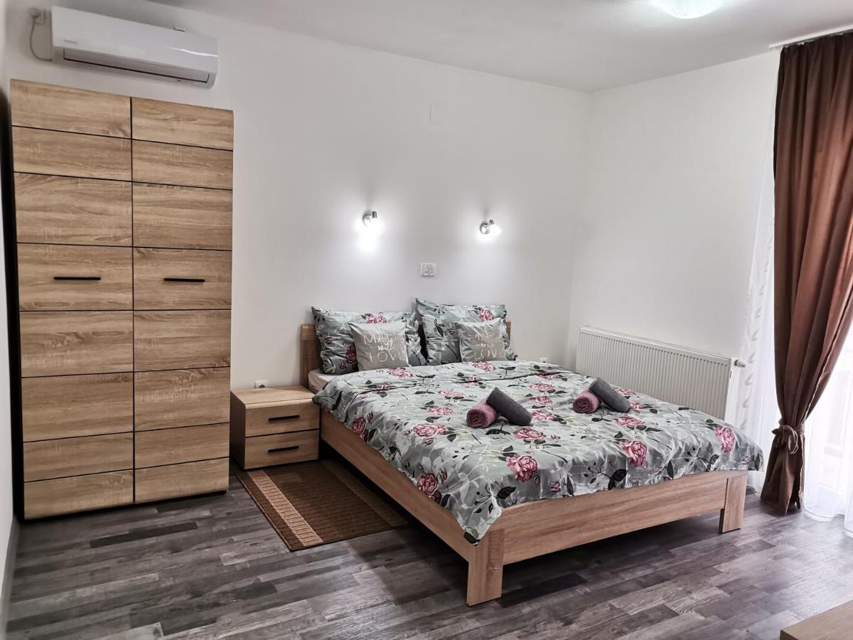 Apartmani "Marina" โอโทชาส ภายนอก รูปภาพ