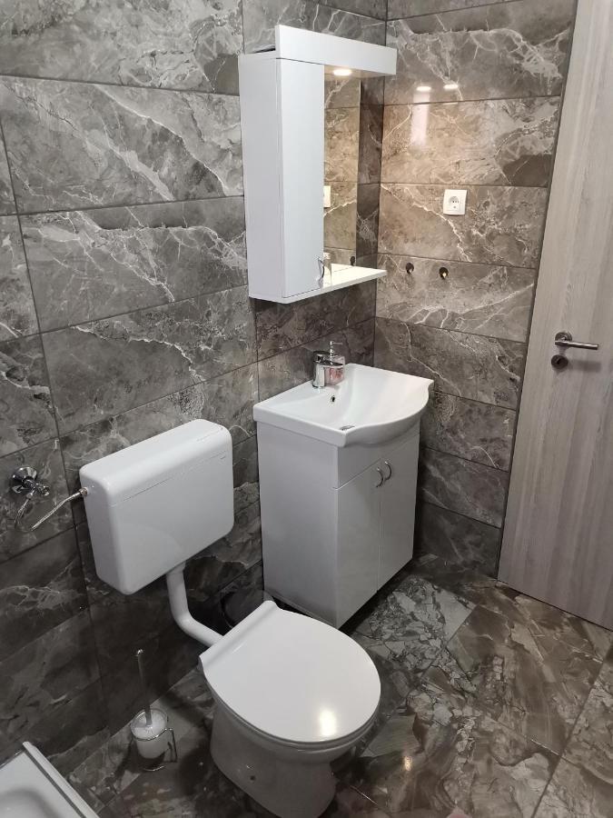 Apartmani "Marina" โอโทชาส ภายนอก รูปภาพ