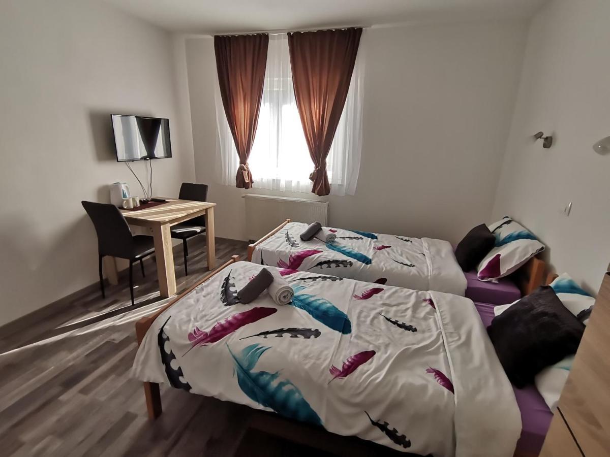 Apartmani "Marina" โอโทชาส ภายนอก รูปภาพ