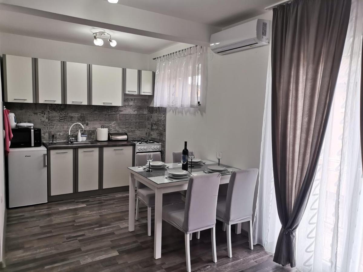 Apartmani "Marina" โอโทชาส ภายนอก รูปภาพ