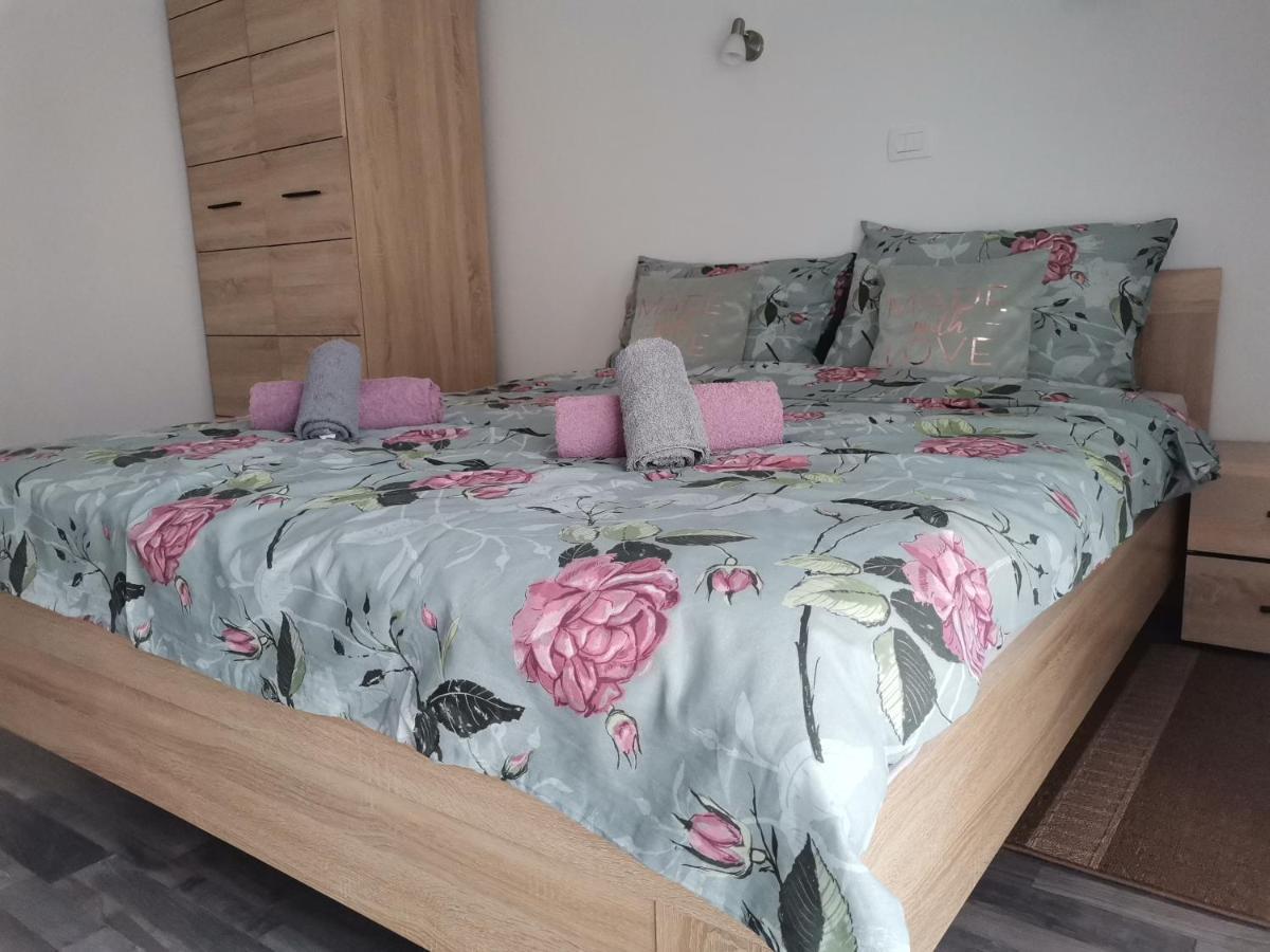 Apartmani "Marina" โอโทชาส ภายนอก รูปภาพ