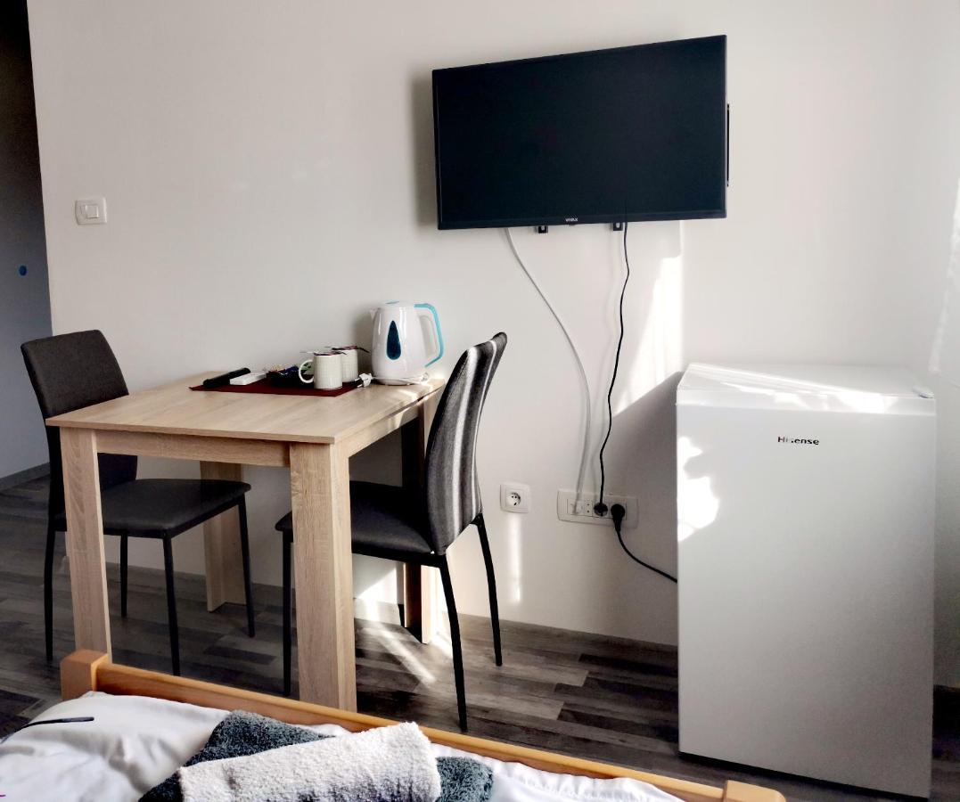 Apartmani "Marina" โอโทชาส ภายนอก รูปภาพ