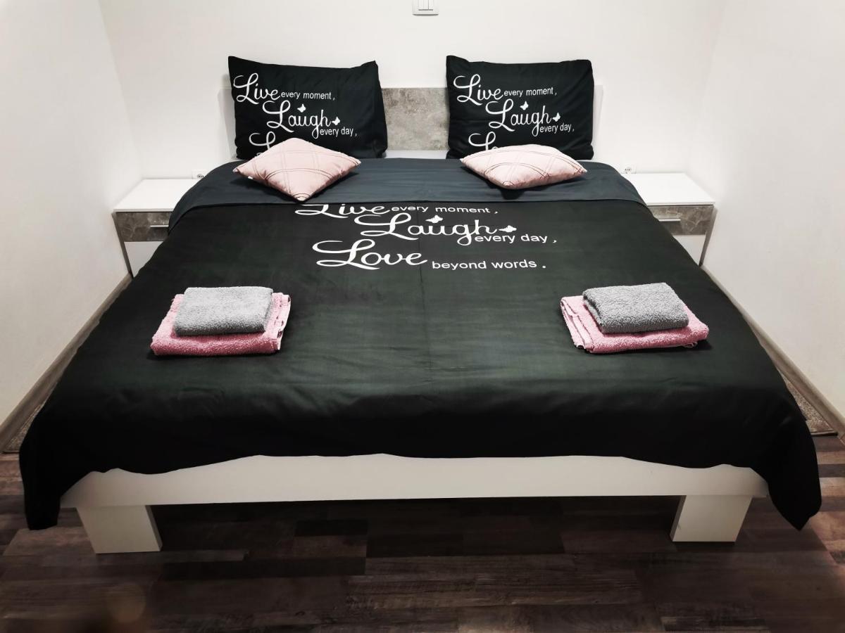 Apartmani "Marina" โอโทชาส ภายนอก รูปภาพ